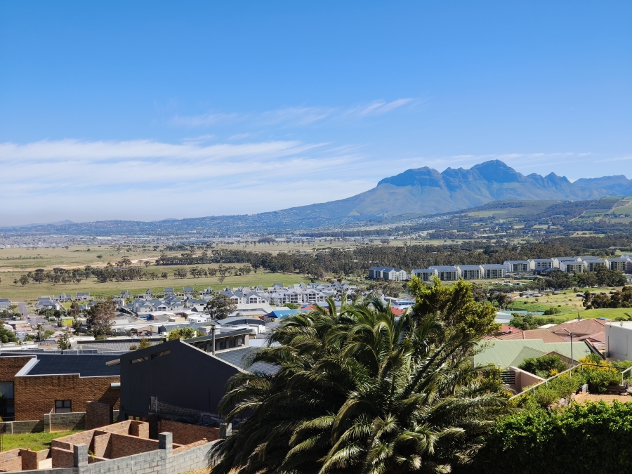 4 Bedroom Property for Sale in Gordon Heights Western Cape